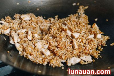 Ảnh minh họa 5 - Cách làm cơm rang thịt gà siêu ngon miệng, càng ăn càng nghiền !