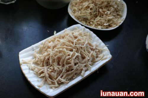 Ảnh minh họa 4 - Tận dụng thịt gà sau Tết làm món ruốc mới siêu ngon, siêu lạ !