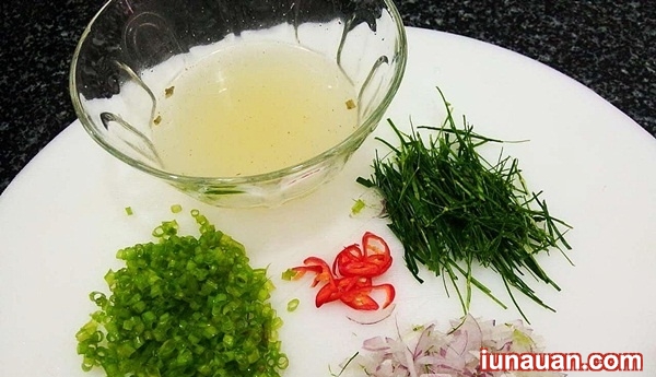 Ảnh minh họa 4 - Cách làm món nhộng tằm rang lá chanh - một phần ký ức tuổi thơ !