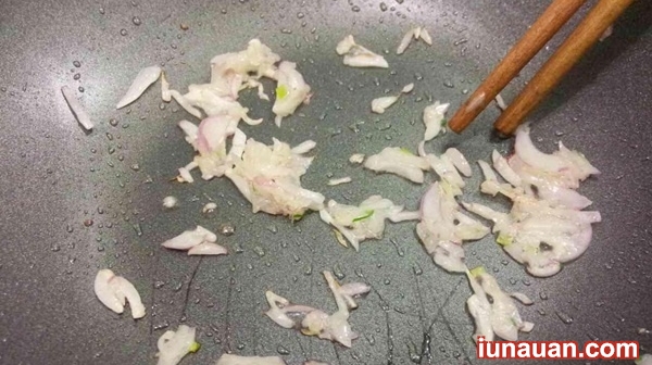 Ảnh minh họa 5 - Cách làm món nhộng tằm rang lá chanh - một phần ký ức tuổi thơ !