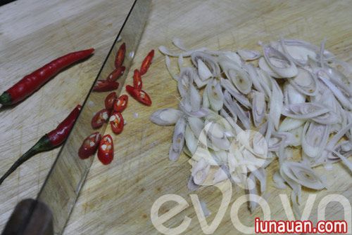 Ảnh minh họa 4 - Hướng dẫn cách làm vịt xào sả ớt ngon cơm cho ngày se lạnh!