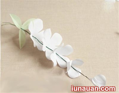 Ảnh minh họa 3 - Cách làm một bó hoa hồng từ giấy trắng siêu lãng mạn