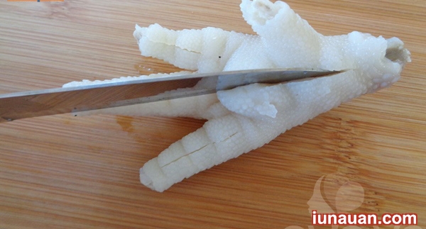 Ảnh minh họa 3 - Mẹo rút xương chân gà siêu đơn giản !