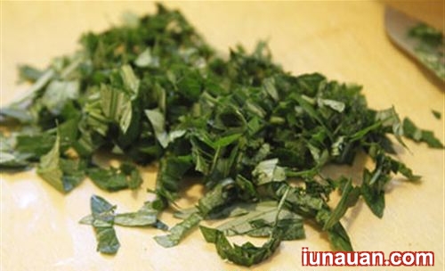 Ảnh minh họa 3 - Vừa ngon vừa bổ với cách làm món trứng rán ngải cứu siêu đơn giản !