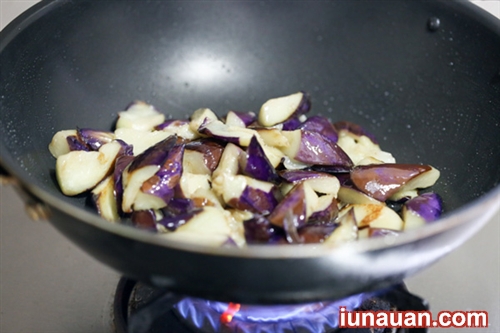 Ảnh minh họa 4 - Ngon cơm với món cà tím xào thịt băm !