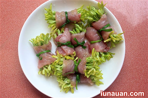 Ảnh minh họa 6 - Vừa ngọt vừa thơm món thịt cuộn hoa thiên lý hấp nóng hổi vừa thổi vừa ăn !