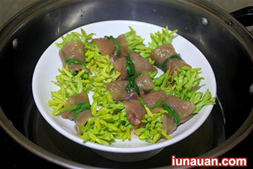 Ảnh minh họa 7 - Vừa ngọt vừa thơm món thịt cuộn hoa thiên lý hấp nóng hổi vừa thổi vừa ăn !