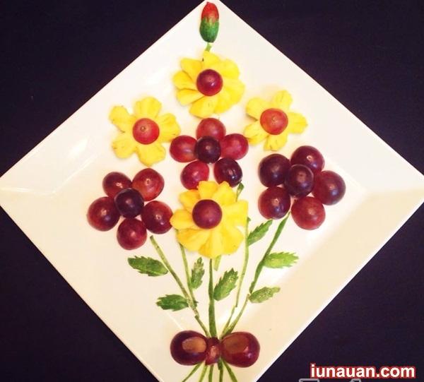 Cách trang trí đĩa ăn từ dứa và nho siêu đẹp, siêu đơn giản ! | Ẩm Thực Việt