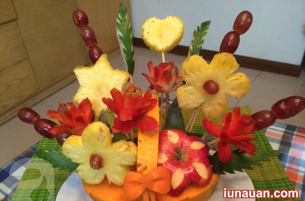 Ảnh minh họa 1 - Bày trái cây thành hình lẵng hoa đẹp lung linh. Tại sao không?
