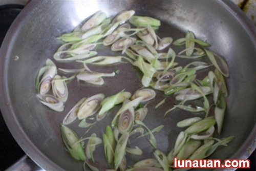 Ảnh minh họa 5 - Cách làm món gà xào sả ớt cay cay thơm thơm ngon tuyệt !