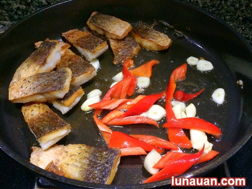 Ảnh minh họa 6 - Cách làm món cá sốt hành ớt thơm ngon, cực đưa cơm !