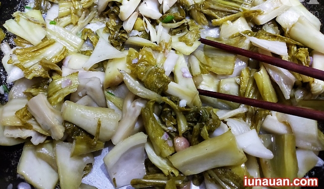 Ảnh minh họa 6 - Cách làm món dưa chua xào dạ dày cá ba sa ngon bá cháy !