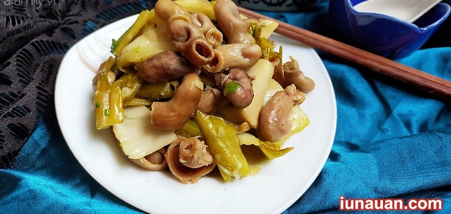 Ảnh minh họa 2 - Cách làm món dưa chua xào dạ dày cá ba sa ngon bá cháy !