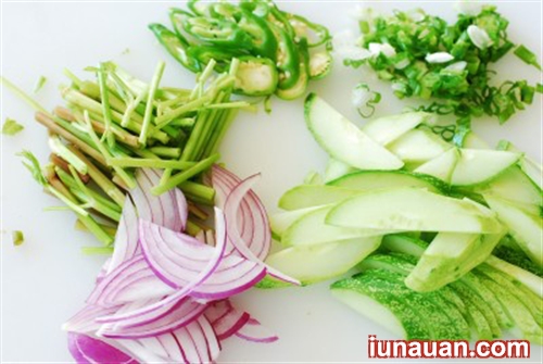Ảnh minh họa 5 - Đổi vị cho cả nhà với cách làm món salad mực kiểu hàn ngon miệng dễ làm !