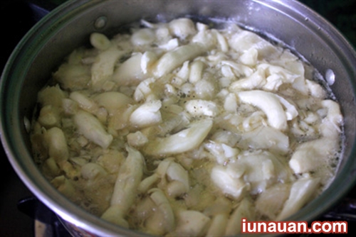 Ảnh minh họa 7 - Ngọt thanh, bổ dưỡng với cách làm món nấm sò trắng nấu bí đỏ thịt băm cực đơn giản !