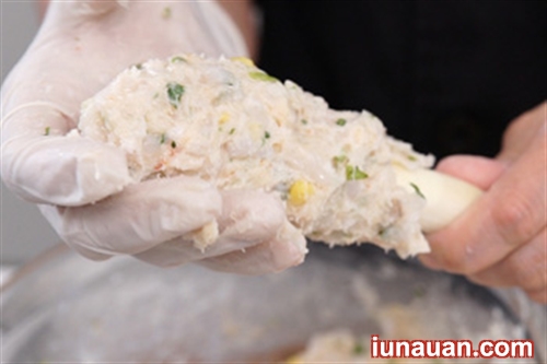 Ảnh minh họa 3 - Thơm ngon nức mũi với cách làm món tôm mực xiên sả nướng thơm lừng !