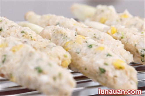 Ảnh minh họa 4 - Thơm ngon nức mũi với cách làm món tôm mực xiên sả nướng thơm lừng !