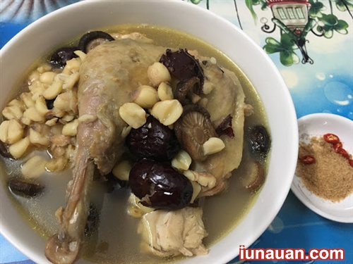 Ảnh minh họa 2 - Bồi bổ cơ thể với cách làm món gà hầm hạt sen táo đỏ nấm hương - công thức ngon bất bại !