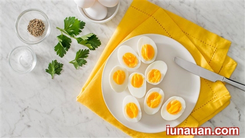 Ảnh minh họa 1 - Bí kíp giúp món trứng luộc được mềm ngon, bóc vỏ cực dễ !