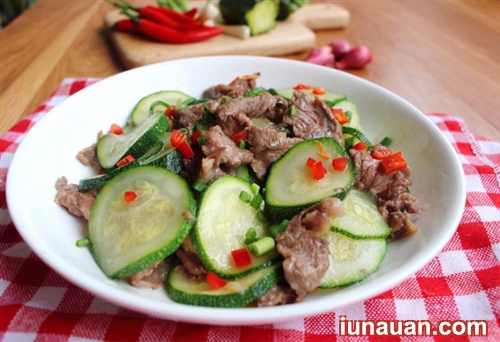 Ảnh minh họa 2 - Cách làm món bí ngòi xào thịt bò thơm ngon, bổ dưỡng cực đơn giản !