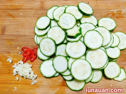 Ảnh minh họa 4 - Cách làm món bí ngòi xào thịt bò thơm ngon, bổ dưỡng cực đơn giản !