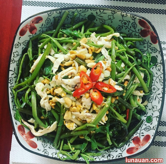 Ảnh minh họa 2 - Tận dụng phần lườn gà làm món nộm rau muống ức gà chua ngọt vừa ăn cực độc, lạ !