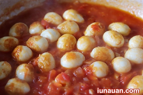 Ảnh minh họa 7 - Đơn giản ngon cơm với cách làm món trứng cút sốt cà chua !